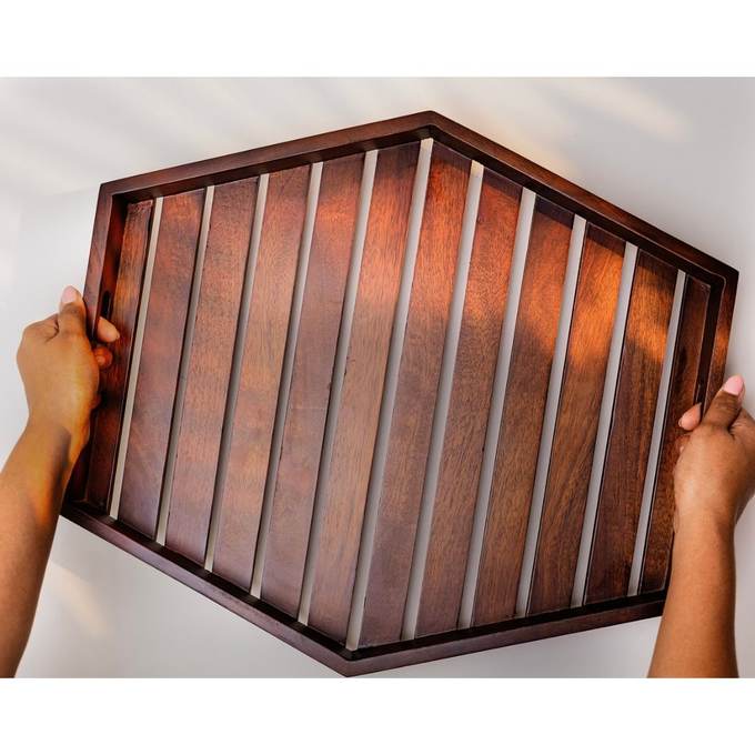 Hexagon tray in slatted mango wood